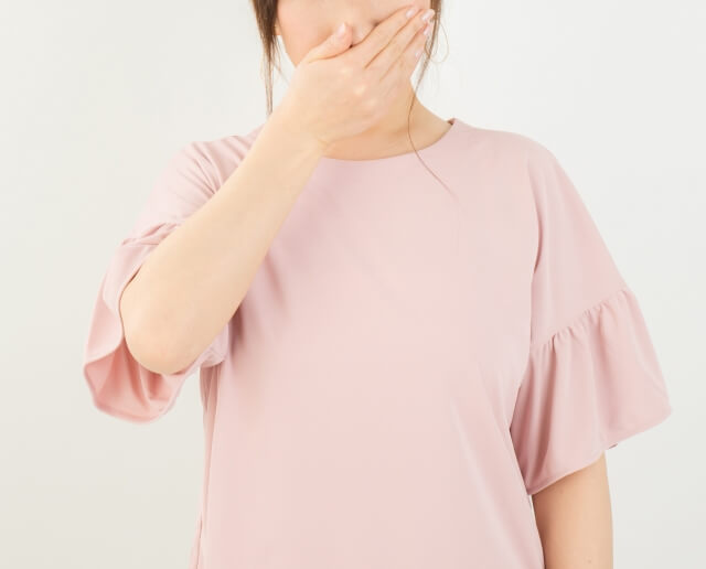口臭が気になる女性